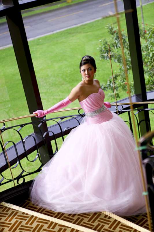 Anna Cabe Debut